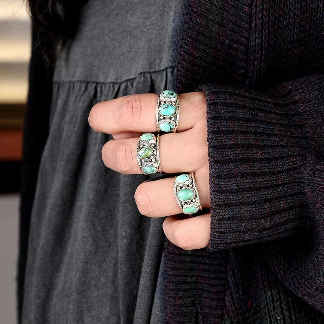 Boho Chic: Stunning Turquoise Ring with a Bohemian Twist