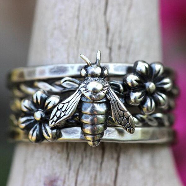 Vintage Bee Flower Ring
