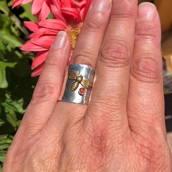 Silver Vintage Wide Band Bee Ring🐝