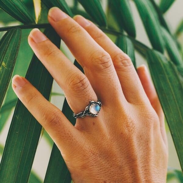 CELESTIAL MOONSTONE RING "LUNA"