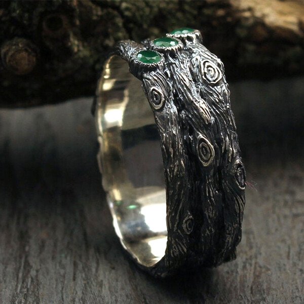 Vintage Style Emerald Tree Ring