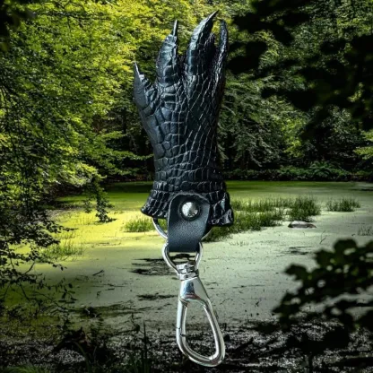 Handcrafted Alligator Foot Keychain – Exotic Reptile Claw Souvenir Gift, Unique Nature-Inspired Key Ring