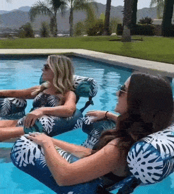  🏊LAST DAY 50% OFF!💺Inflatable Floating Chair &ndash; Comfortable, Stable & Perfect