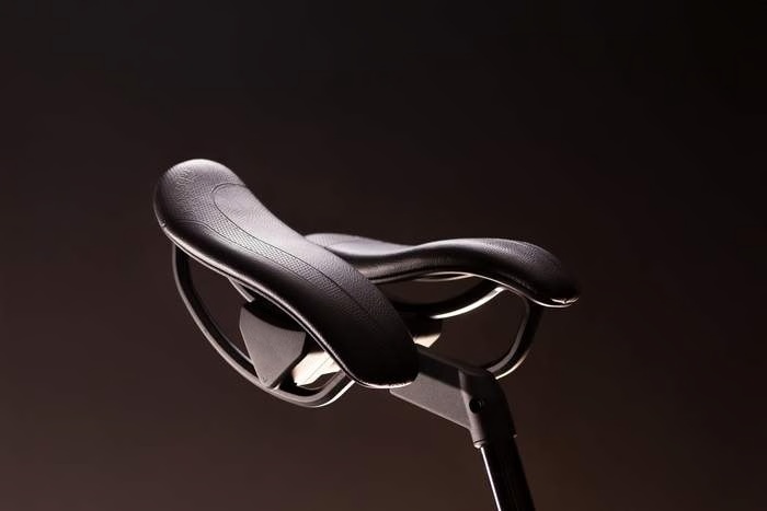 Dynamic Split Seat – Ergonomic Bicycle Saddle with Independent Leg Movement 🚴‍♂️🪑💨