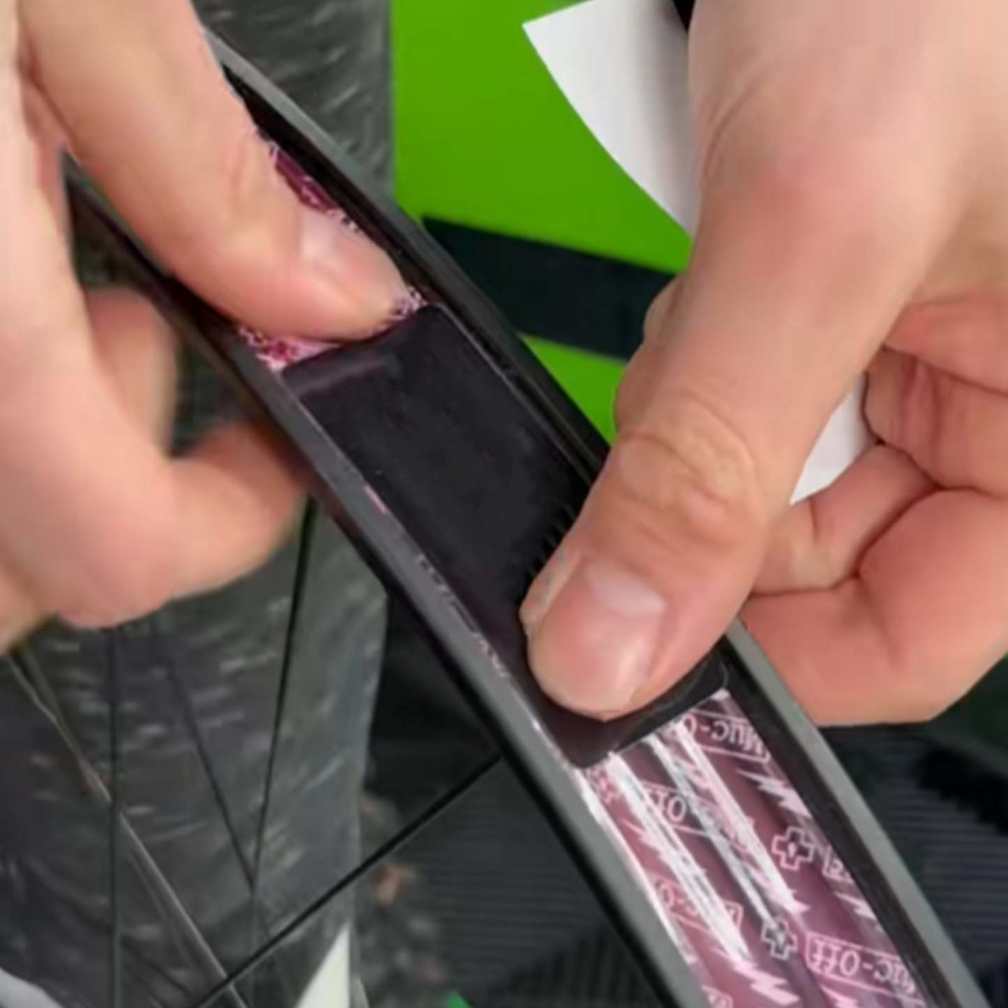 Black tubeless valve stem
