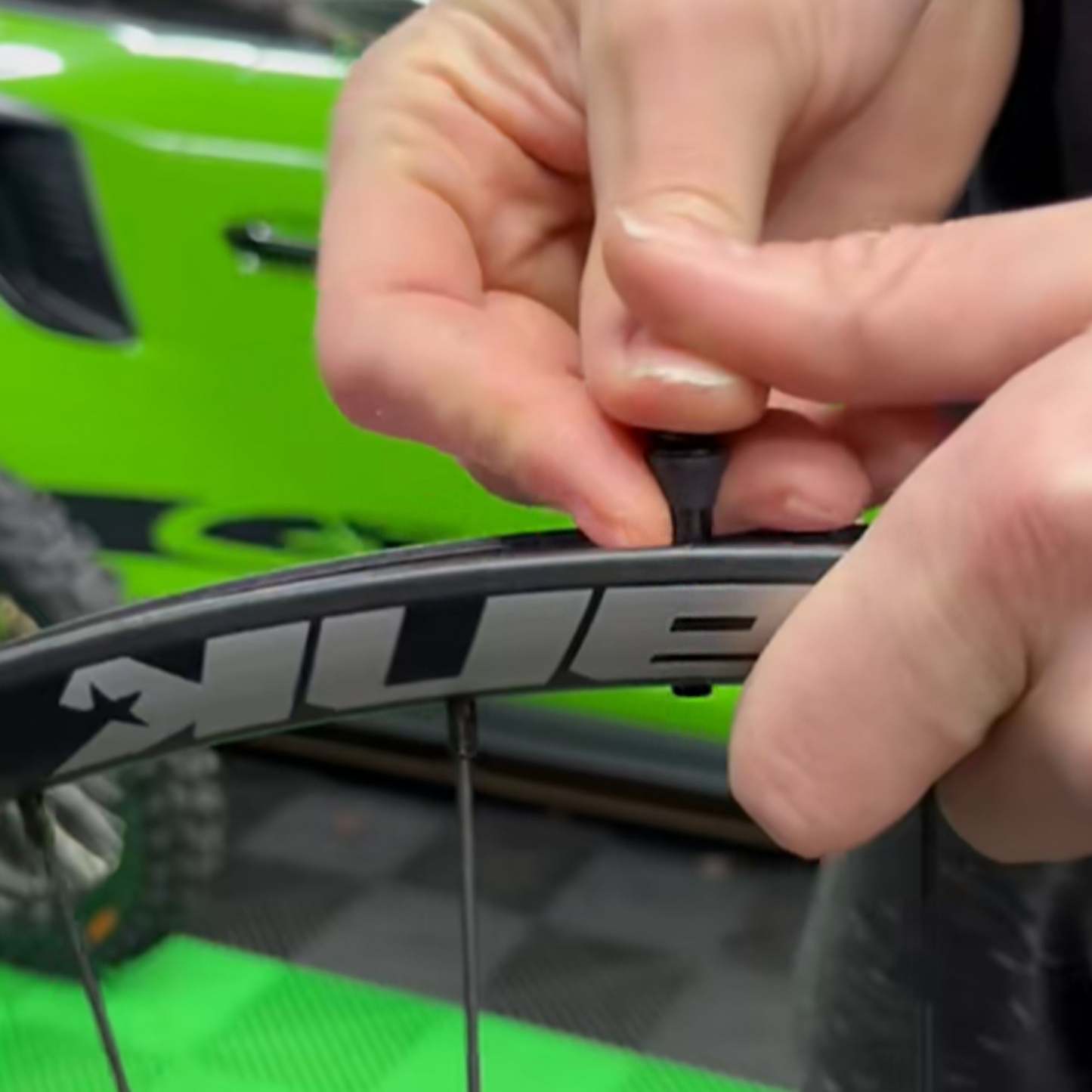 Black tubeless valve stem