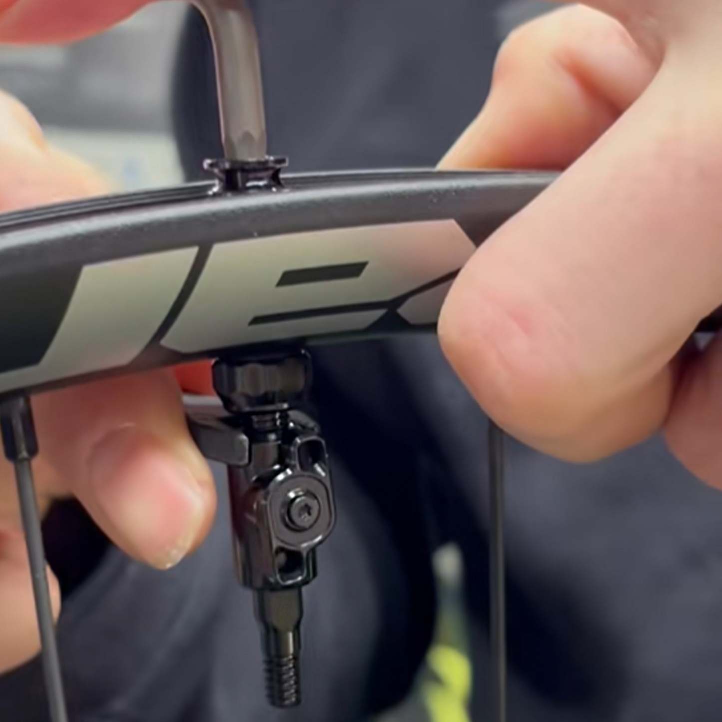 Black tubeless valve stem