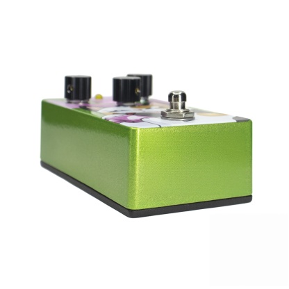 Cat Synth Guitar Pedal – 8‑Mode Feline Voice Effect for Guitar 🐱🎸✨