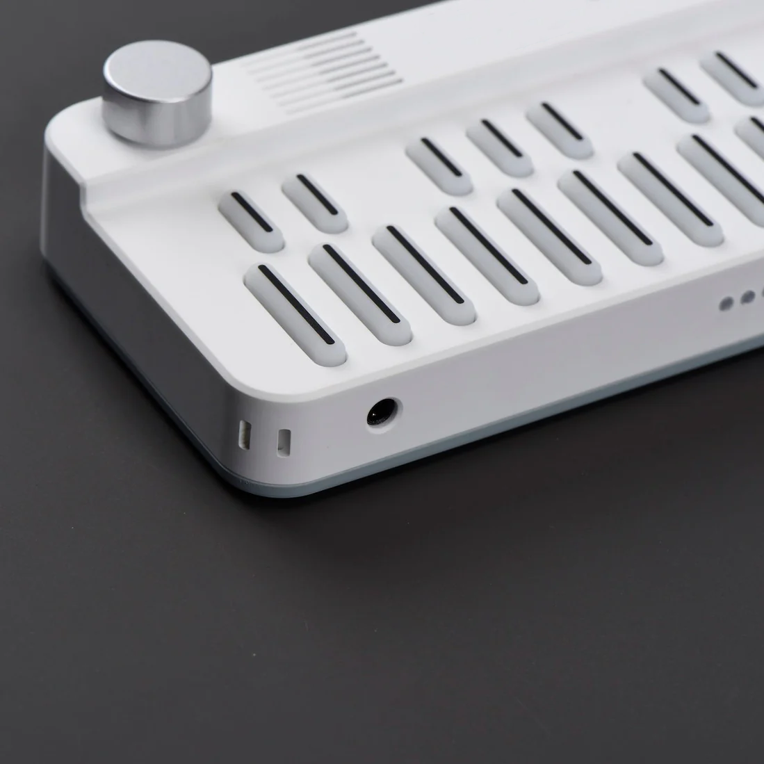 Portable MIDI Keyboard – 24-Key