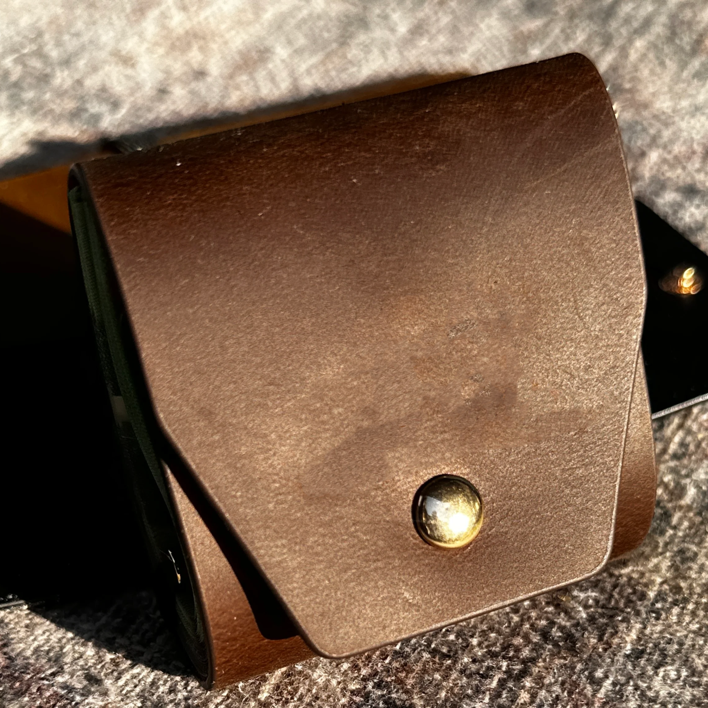 Magnetic Leather Wallet | Stylish and Efficient Cash Storage Solution