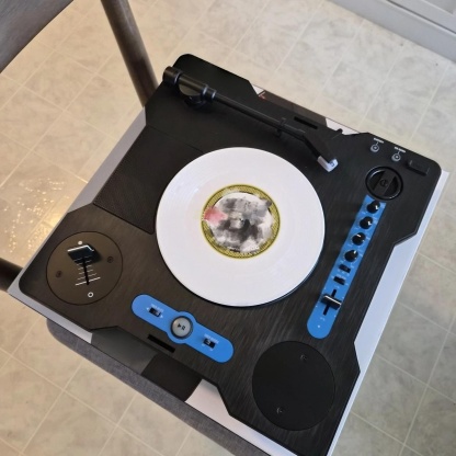 Portable Scratch Turntable – Battery‑Powered DJ System with Crossfader & Bluetooth 🎧🔥🎶