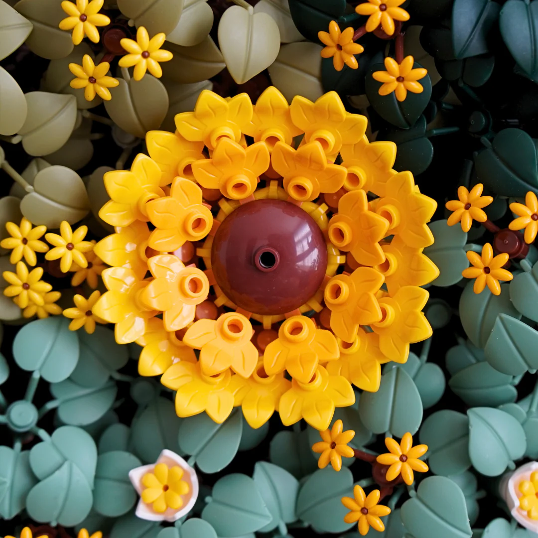 Sunflower Moss Garden: A Modern Interpretation of Nostalgic Brick Materials