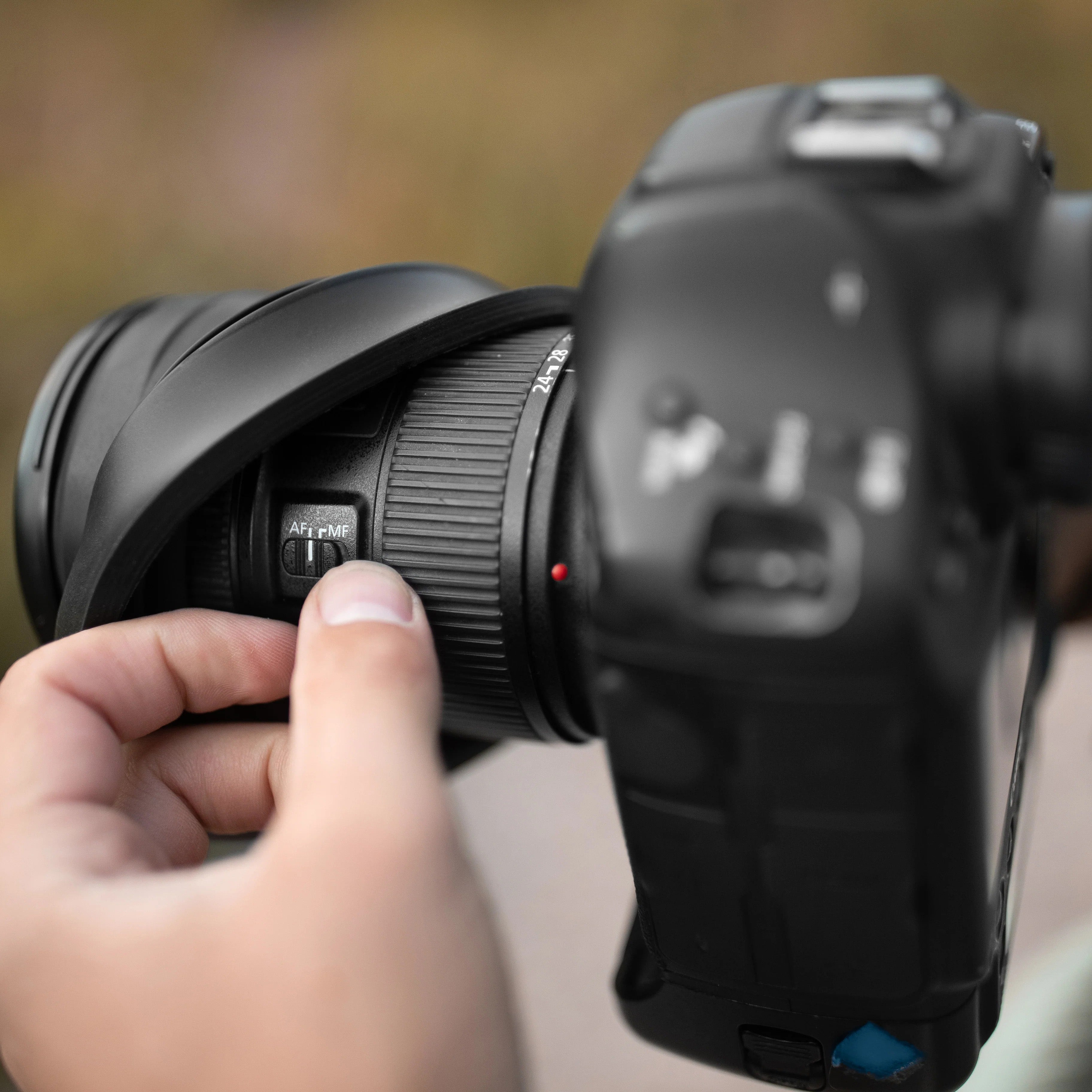 Universal Lens Hood – Foldable, Compact, and Easy to Use