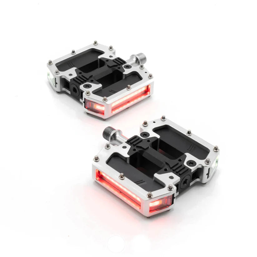 Flat Pedals with Integrated Bike Lights – High Traction for Road and Off-Road Riding