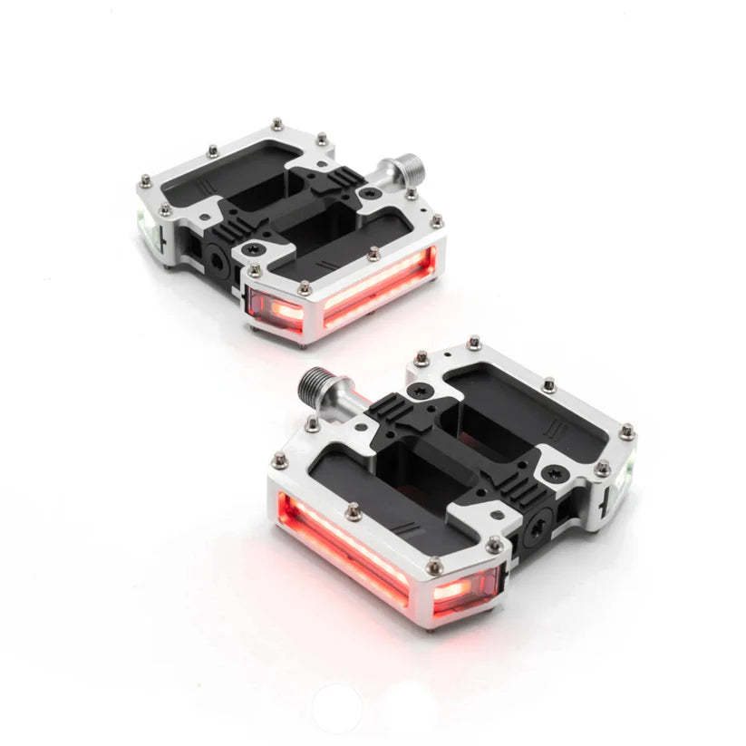 Flat Pedals with Integrated Bike Lights – High Traction for Road and Off-Road Riding