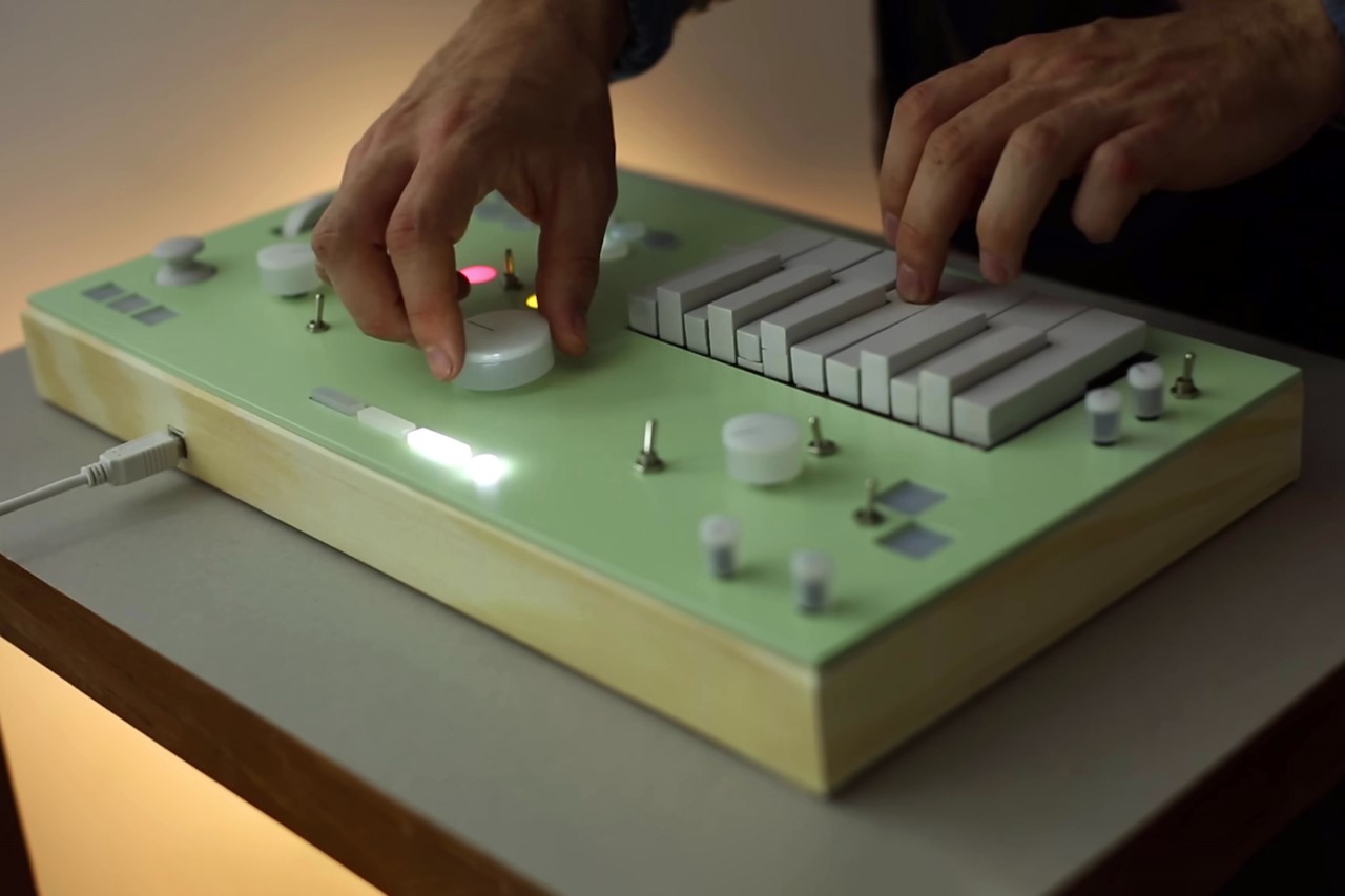 Using the chord synthesizer