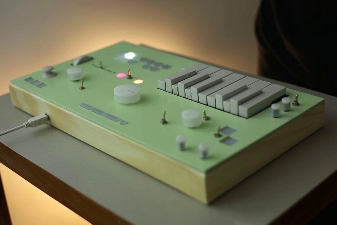 Compact chord synthesizer