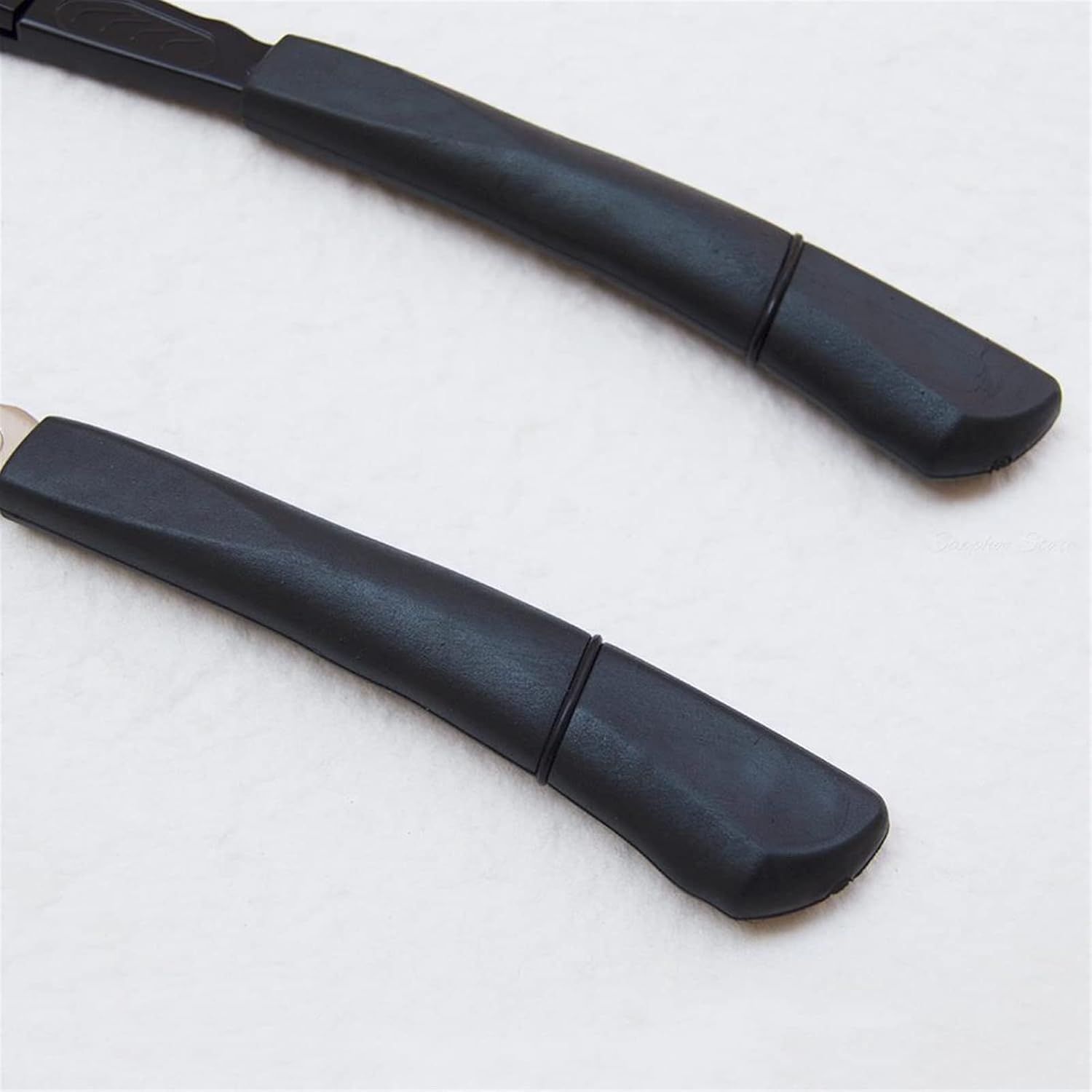 Japanese shavers feature a straight handle design