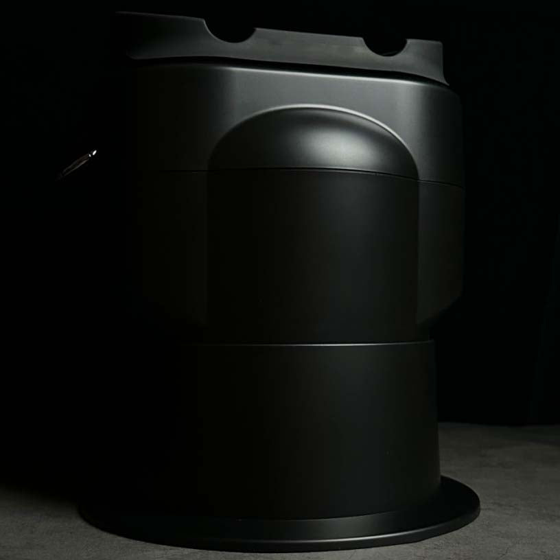 smart cleaner that automatically removes coffee grounds using rotating blades and brushes.