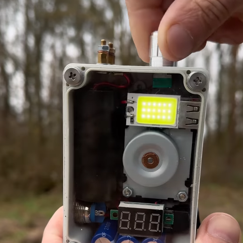 Hand Crank Generator – Portable Emergency USB Charger with COB Light & Lighter