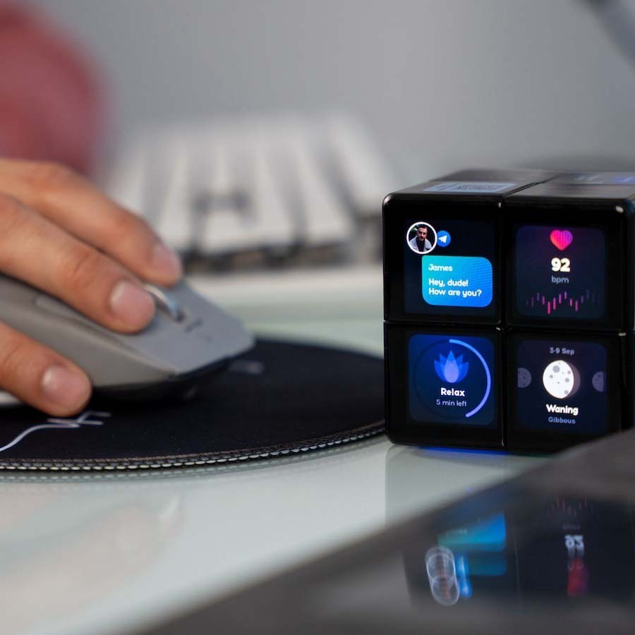 Interactive Puzzle Cube – Twist, Tilt, Tap & Shake