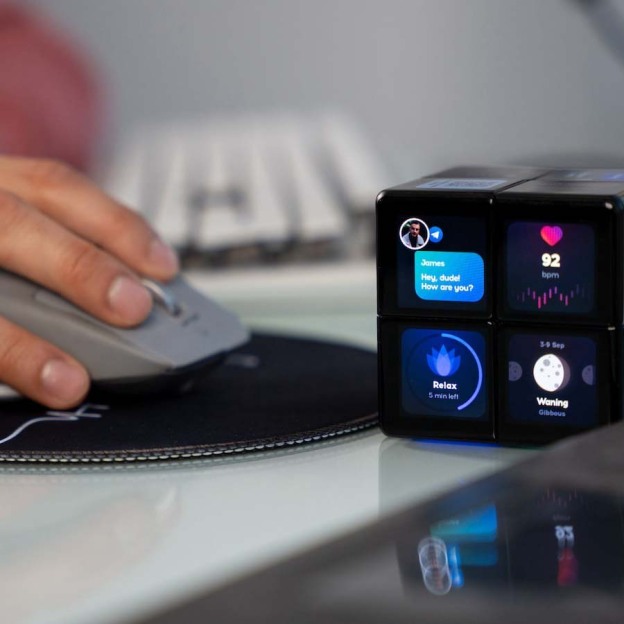 Interactive Puzzle Cube – Twist, Tilt, Tap & Shake