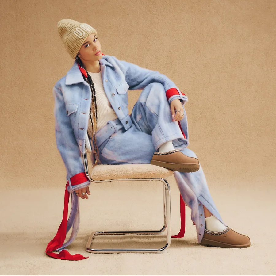 Person leaning back in a tan chair while wearing the Chestnut Women's Tasman.