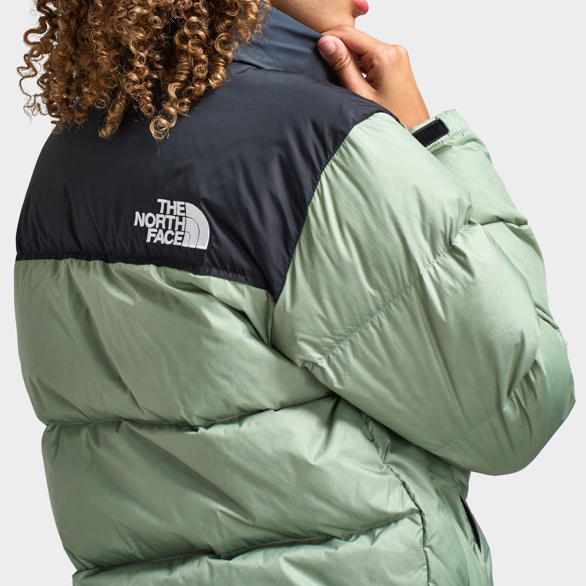 The Nothtrth Face Women's 1996 Retro Nuptse Jacket / Slate Moss