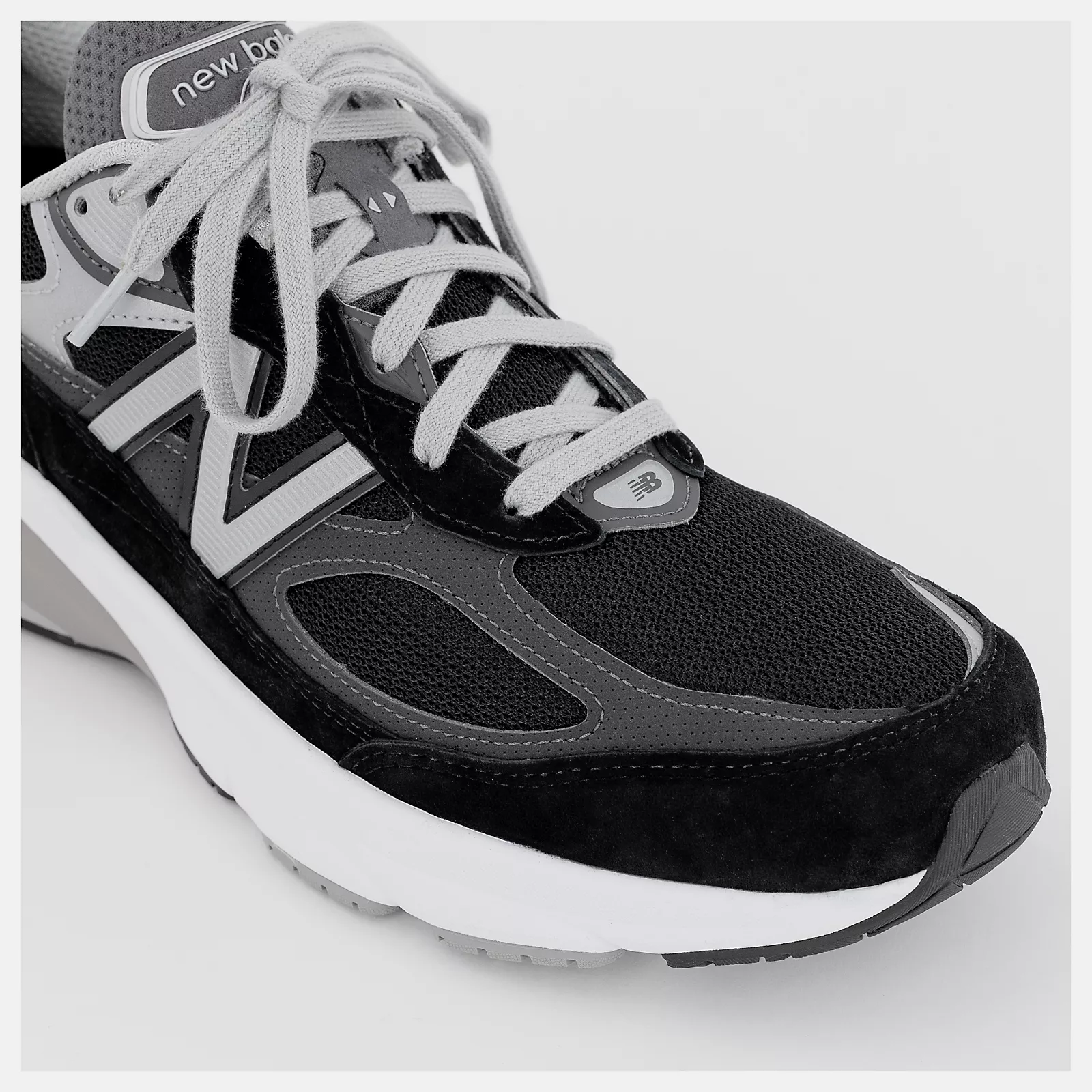 NEW BALANCE 990v6