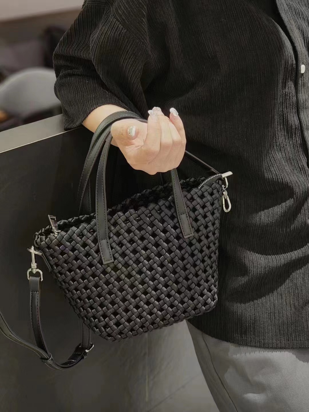 Luckcus Mini Woven Handheld Mini Bag in Delicate Volume