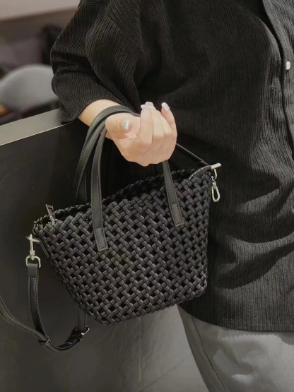 Luckcus Mini Woven Handheld Mini Bag in Delicate Volume