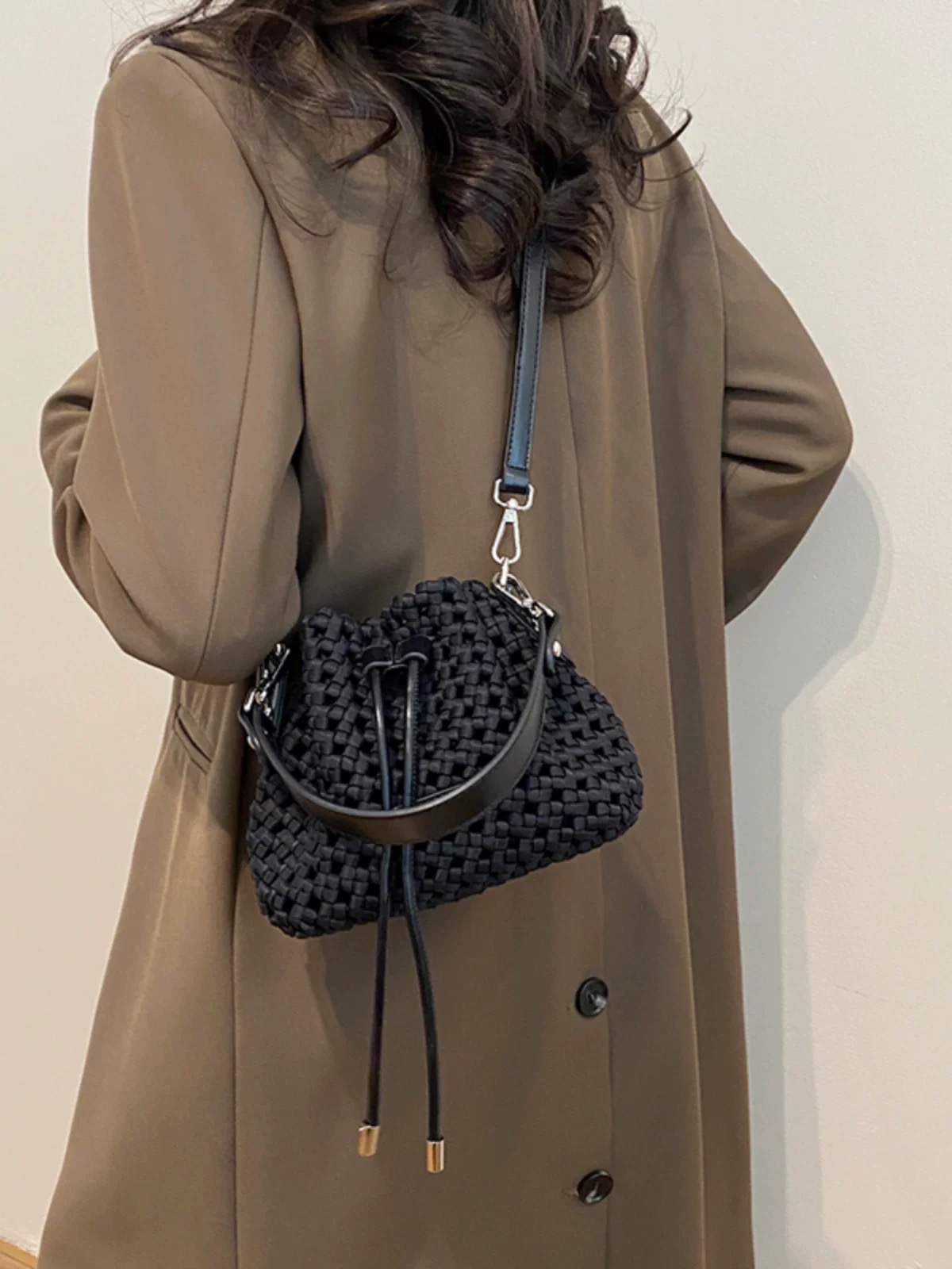 Luckcus Small Intricate Cinch Handheld Mini Bag in Subtle Opulence