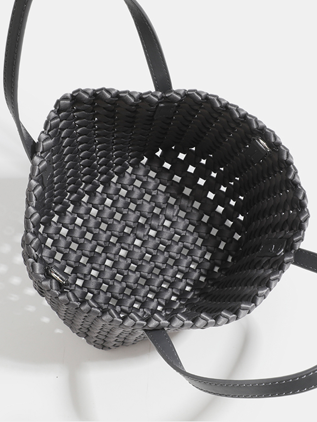 Luckcus Mini Woven Handheld Mini Bag in Delicate Volume