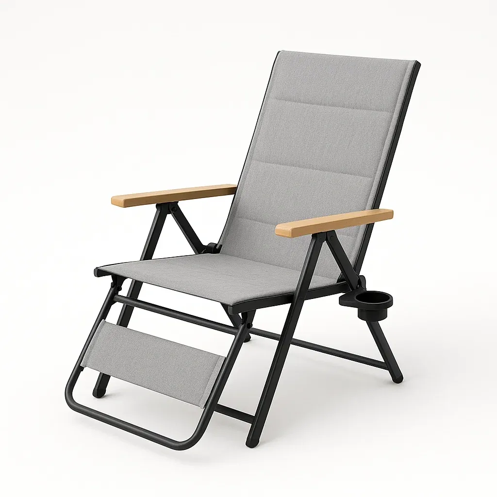 Silla de camping reclinable gris con estructura de acero y apoyabrazos de madera