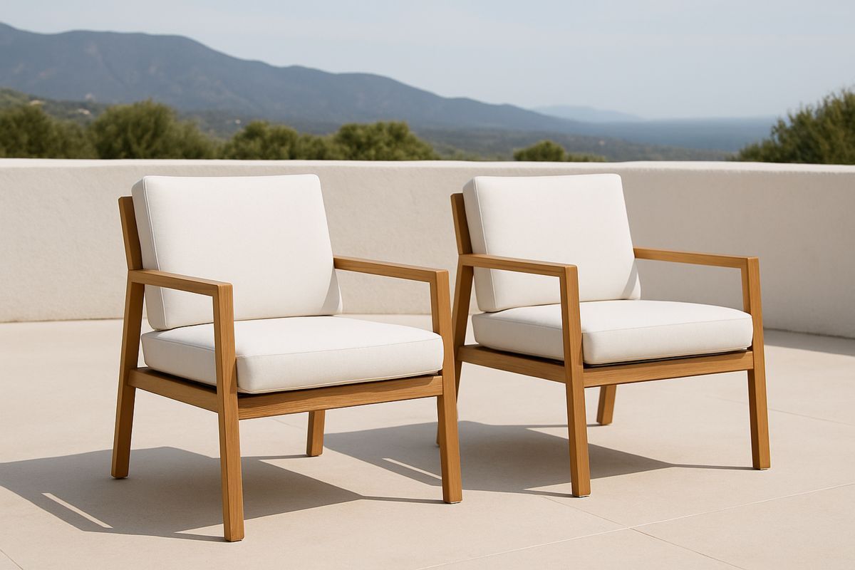 Set aus 2 Outdoor-Armlehnenstühlen, Teakholz, Polyester, Weiß