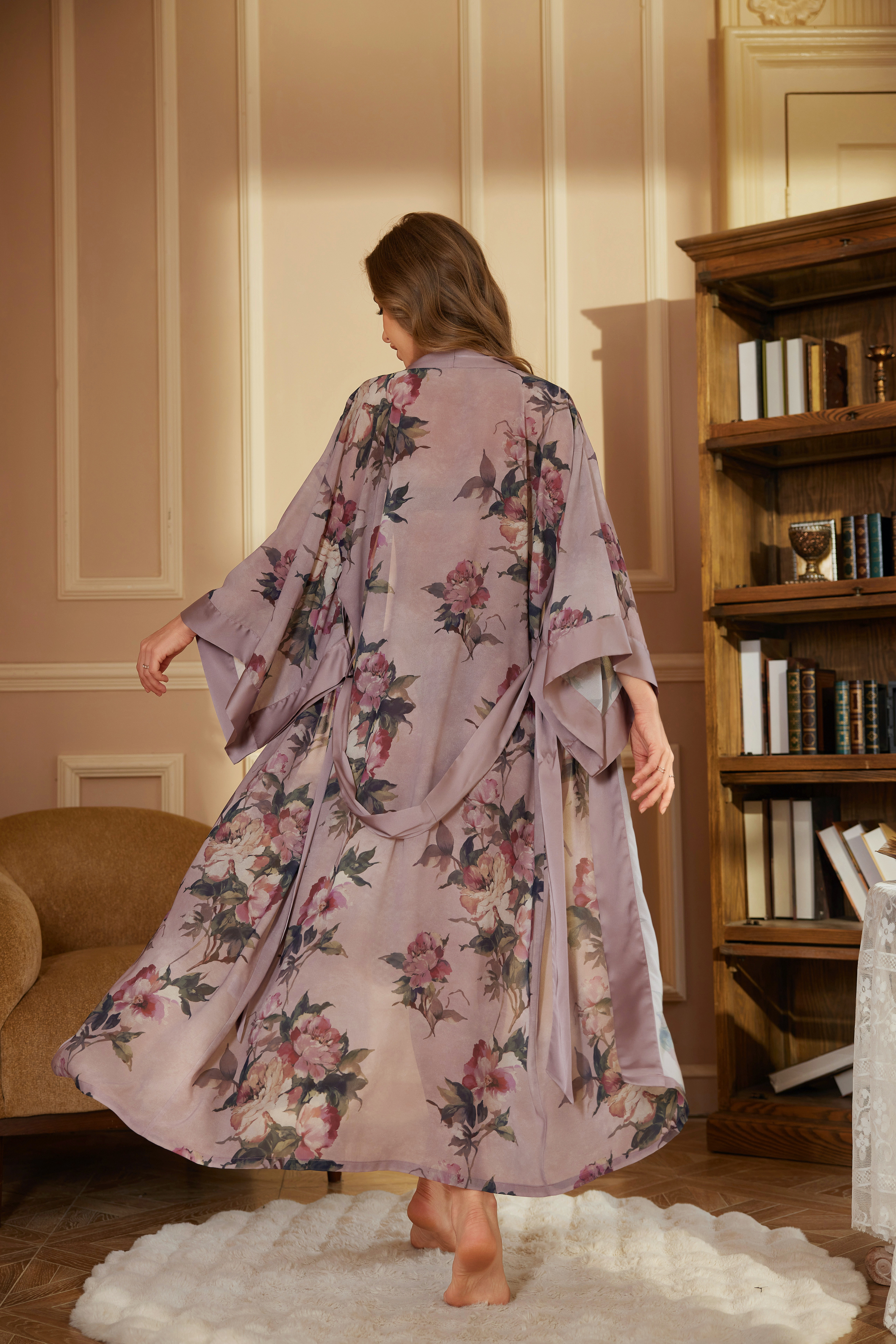 New women's spring and autumn pajamas, European and American style, long-sleeved robe, bathrobe, high-end satin nightgown.