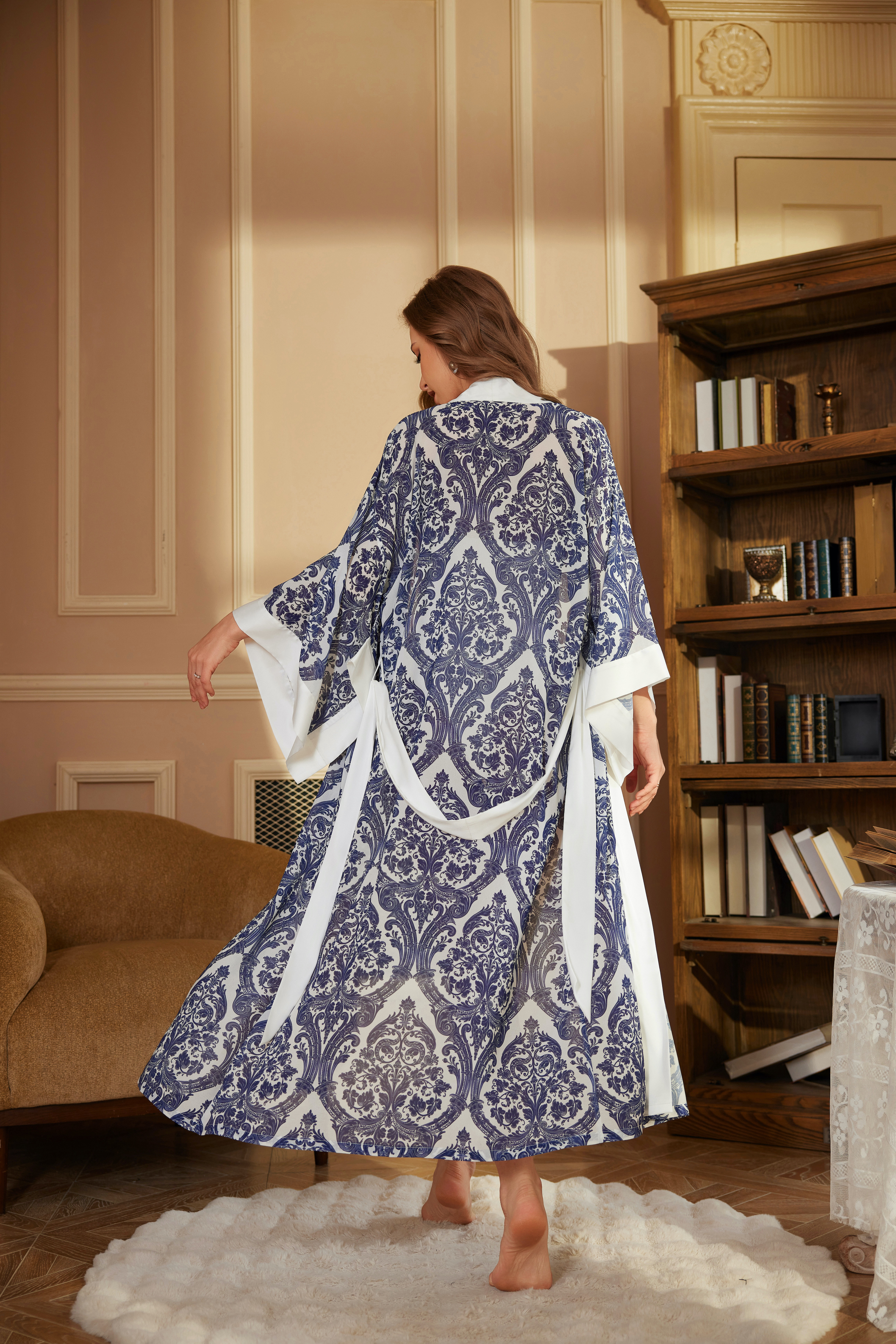 New women's spring and autumn pajamas, European and American style, long-sleeved robe, bathrobe, high-end satin nightgown.