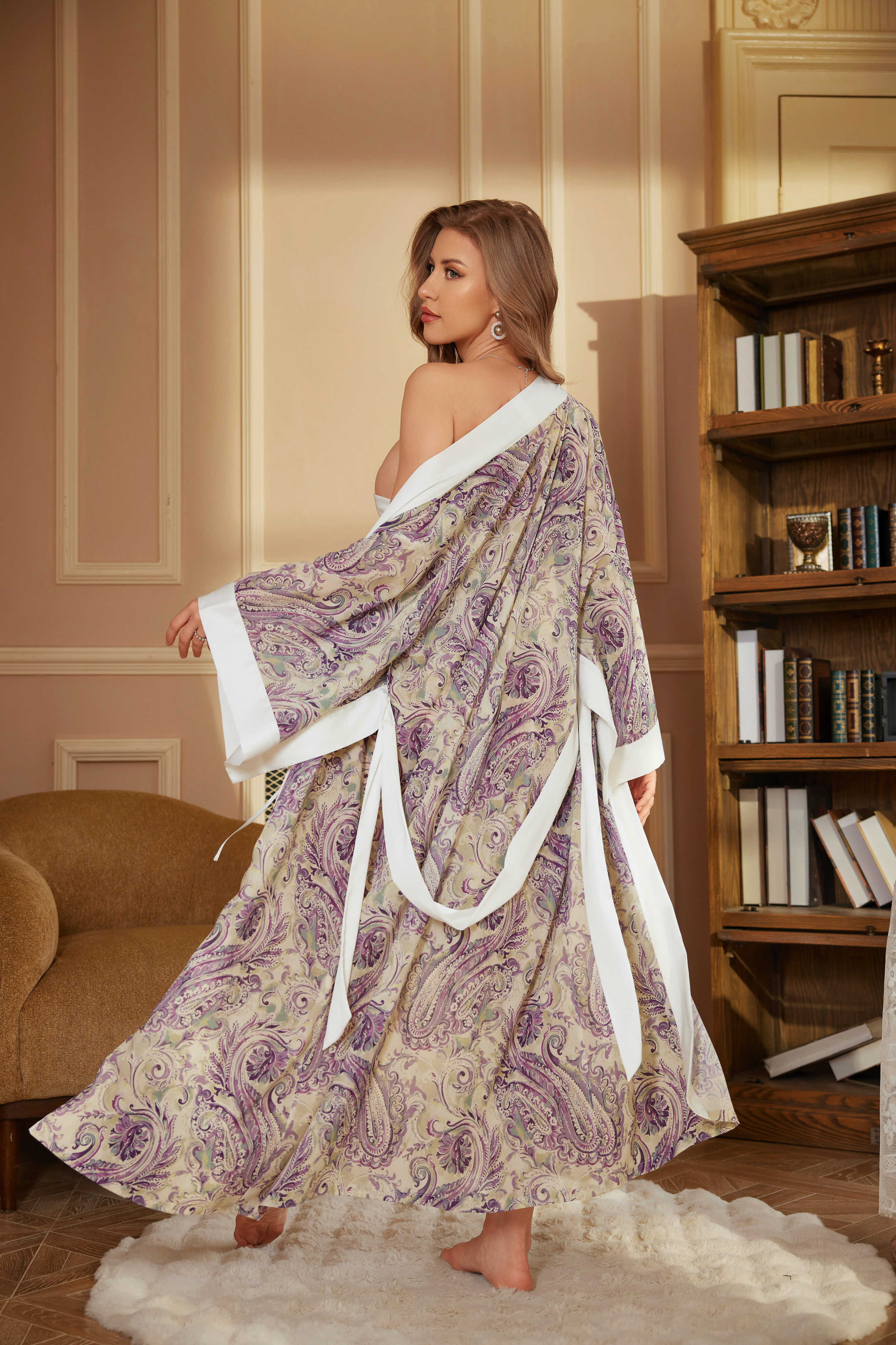 New women's spring and autumn pajamas, European and American style, long-sleeved robe, bathrobe, high-end satin nightgown.