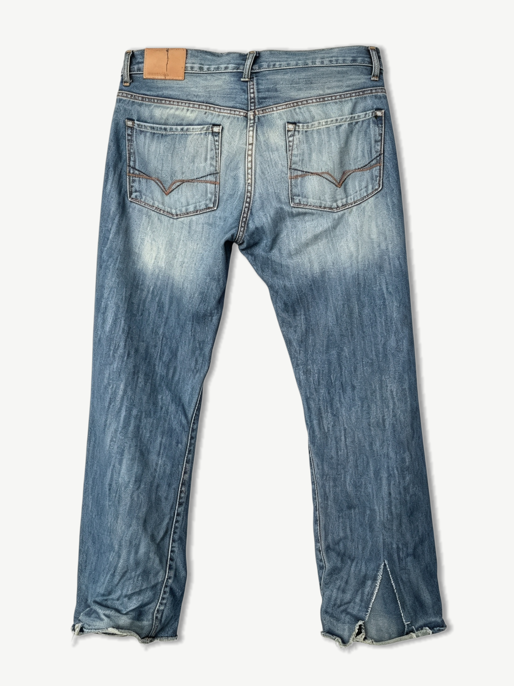 WASHED RIPPED DENIM JEANS