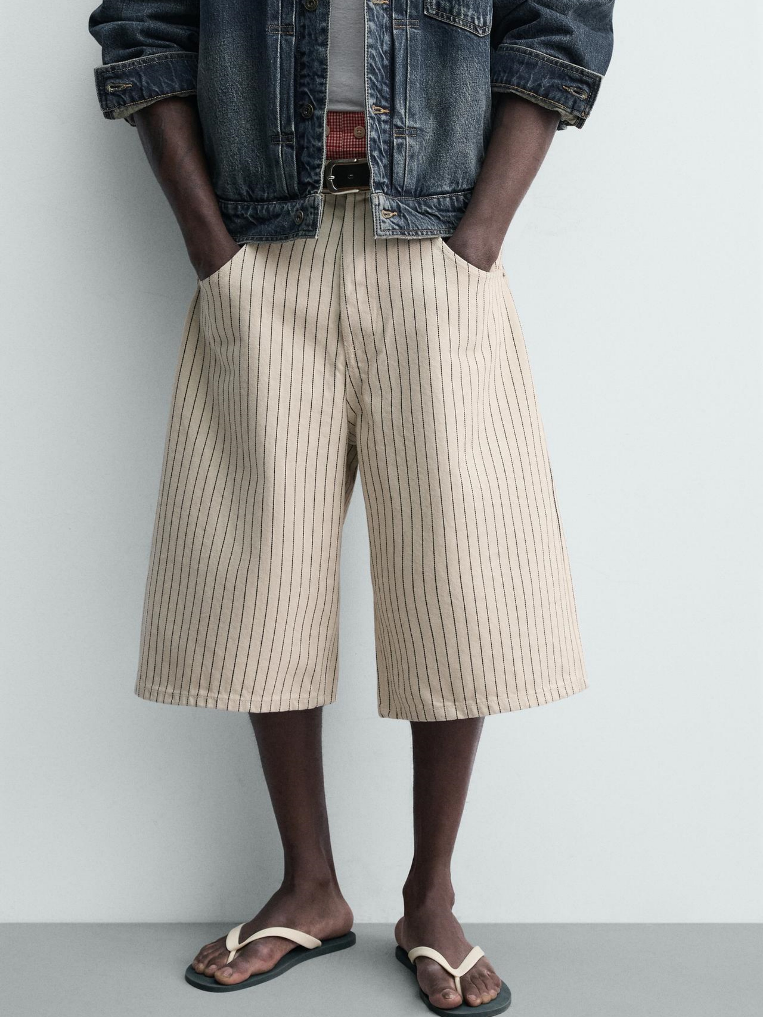 PINSTRIPE WIDE-LEG CAPRI SHORTS