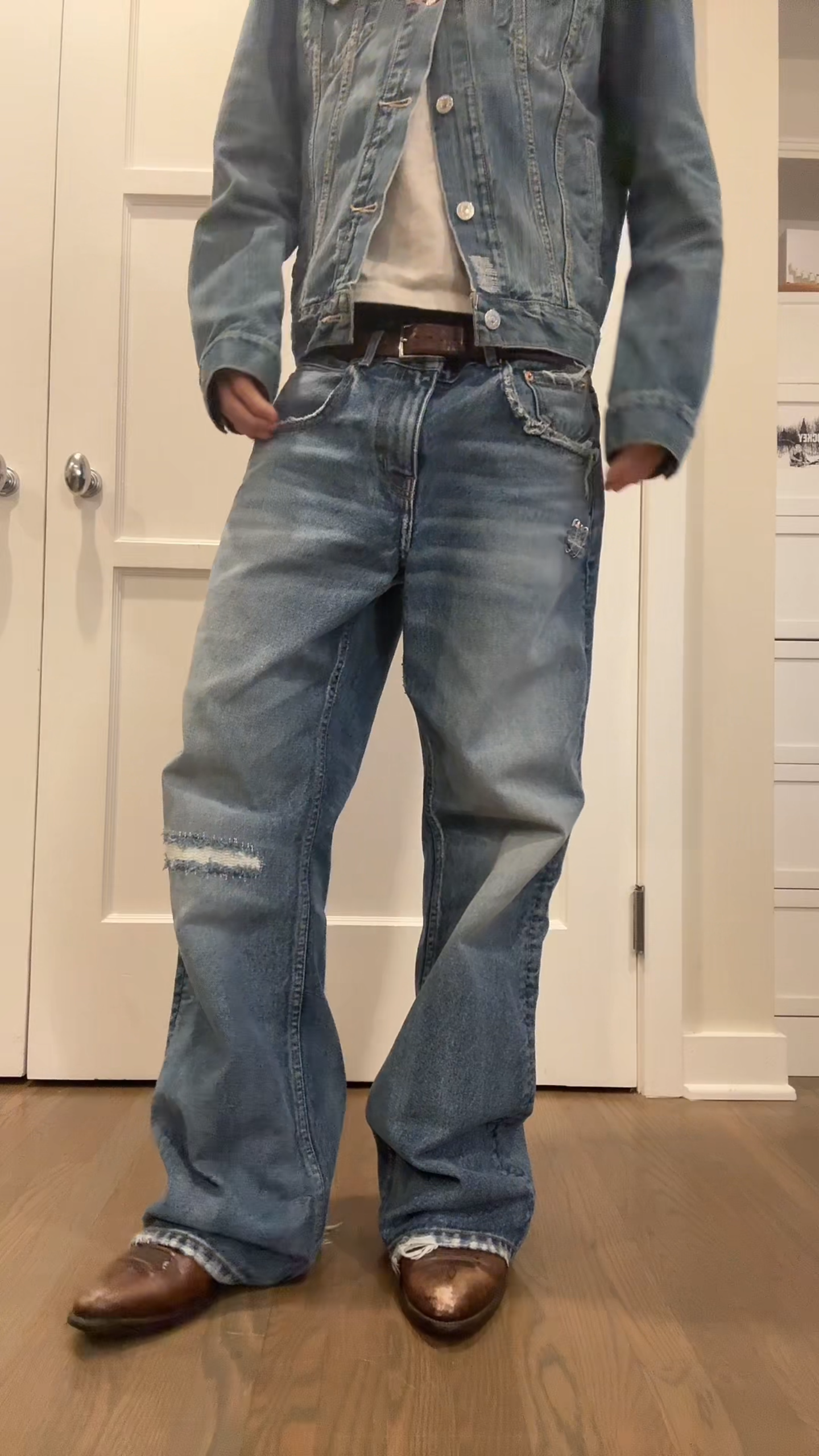 VINTAGE WASHED DISTRESSED DENIM