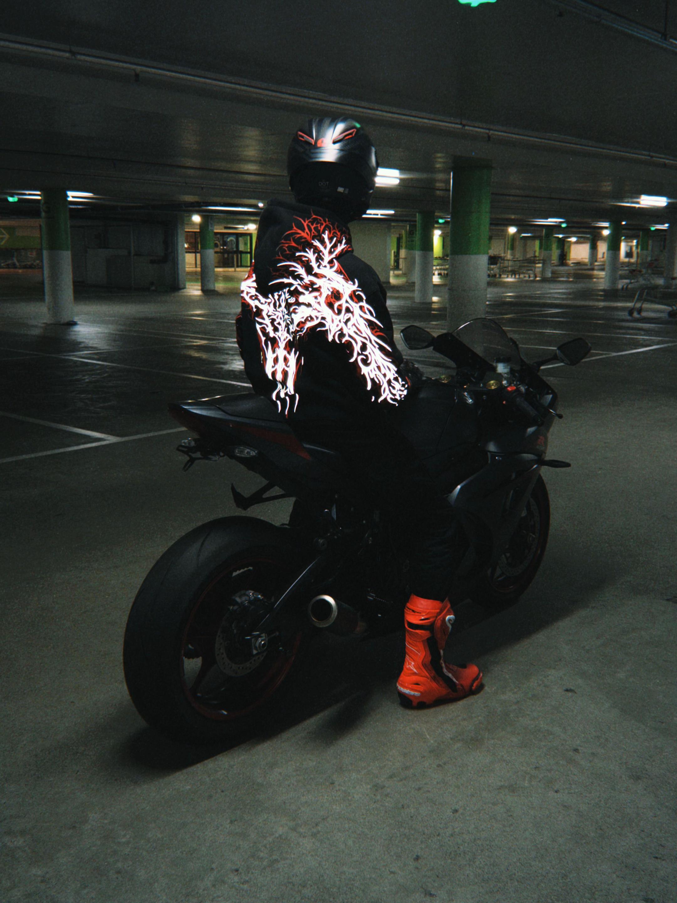 REFLECTIVE HOODIE