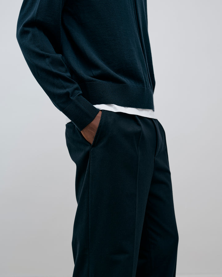 SOFT HANDLE ESSENTIAL PLEATED TROUSERS