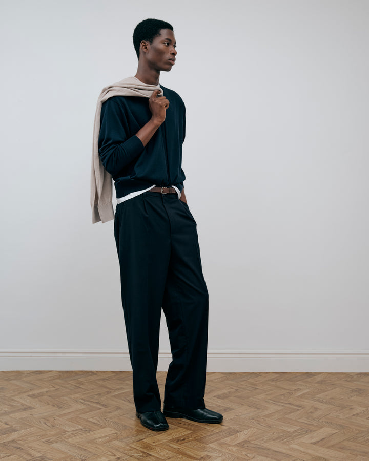 SOFT HANDLE ESSENTIAL PLEATED TROUSERS
