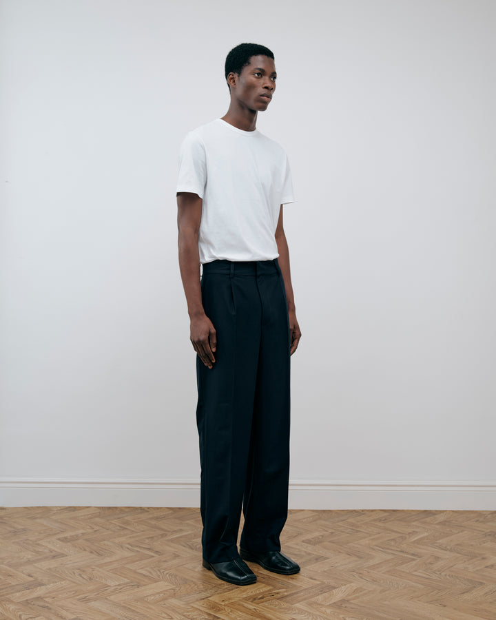 SOFT HANDLE ESSENTIAL PLEATED TROUSERS