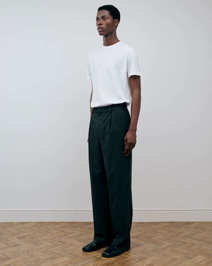 SOFT HANDLE ESSENTIAL PLEATED TROUSERS