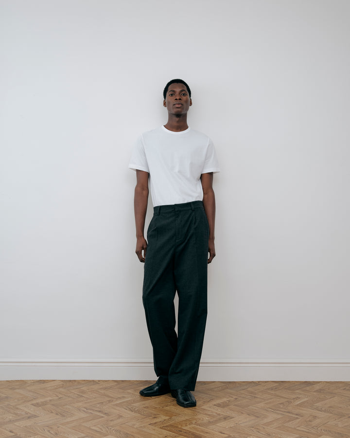 SOFT HANDLE ESSENTIAL PLEATED TROUSERS