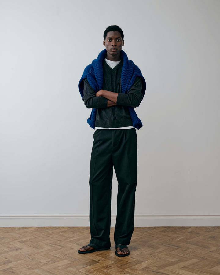SOFT HANDLE ESSENTIAL PLEATED TROUSERS
