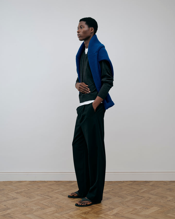 SOFT HANDLE ESSENTIAL PLEATED TROUSERS