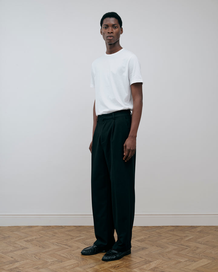 SOFT HANDLE ESSENTIAL PLEATED TROUSERS